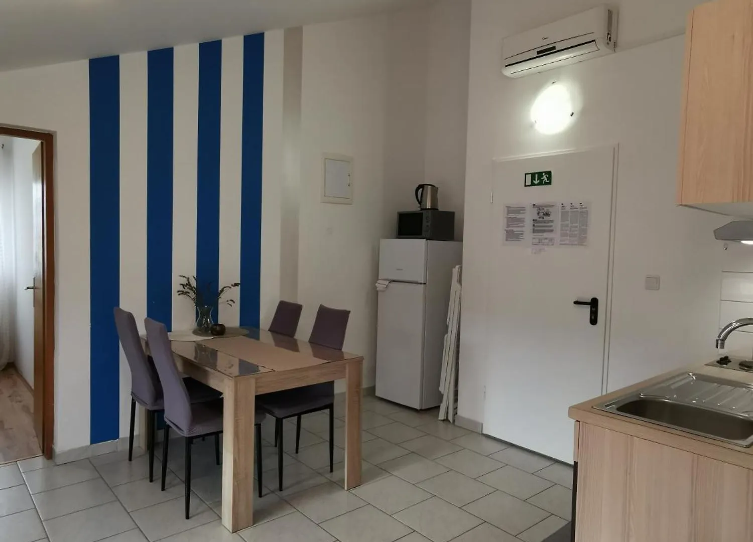 Apartments Riva Povljana 0*,